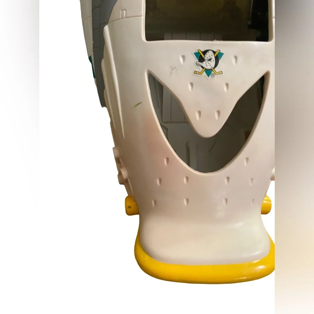 Vintage 1996 Mighty Ducks Animated Series Aerowing‎ Battle Cruiser